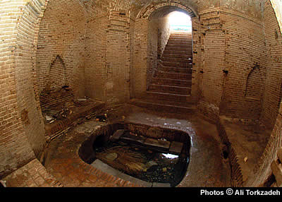 The paw-yaab accessing the qanat in the village of Bashteem